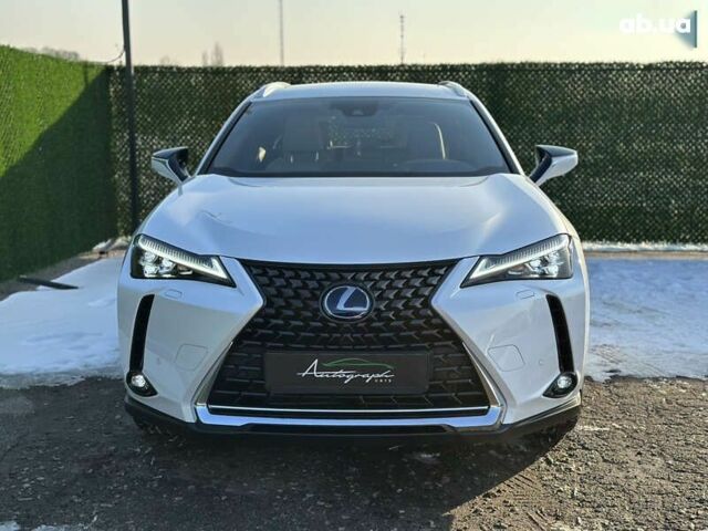 Лексус UX, объемом двигателя 0 л и пробегом 13 тыс. км за 34500 $, фото 2 на Automoto.ua