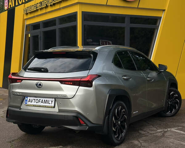 Сірий Лексус UX, об'ємом двигуна 1.99 л та пробігом 80 тис. км за 29000 $, фото 5 на Automoto.ua