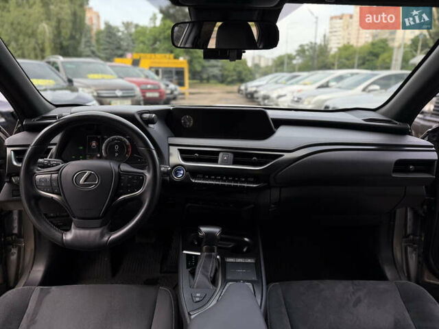 Сірий Лексус UX, об'ємом двигуна 1.99 л та пробігом 80 тис. км за 29000 $, фото 21 на Automoto.ua