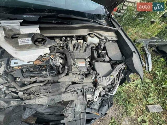 Серый Лексус UX, объемом двигателя 2 л и пробегом 62 тыс. км за 16999 $, фото 5 на Automoto.ua
