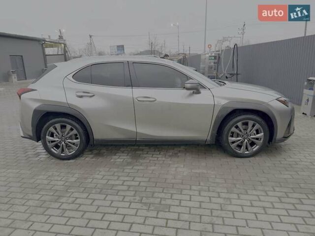 Серый Лексус UX, объемом двигателя 1.99 л и пробегом 80 тыс. км за 29900 $, фото 3 на Automoto.ua