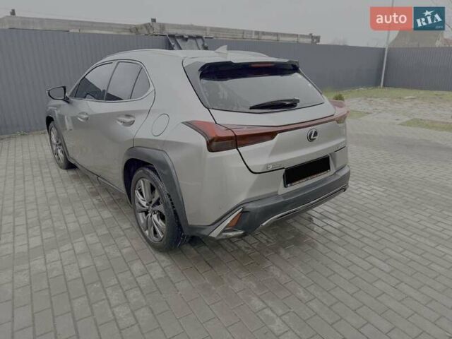 Серый Лексус UX, объемом двигателя 1.99 л и пробегом 80 тыс. км за 29900 $, фото 5 на Automoto.ua