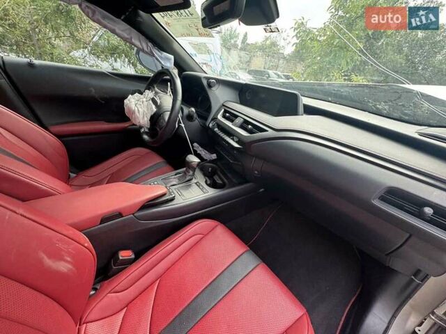 Серый Лексус UX, объемом двигателя 2 л и пробегом 62 тыс. км за 16999 $, фото 16 на Automoto.ua
