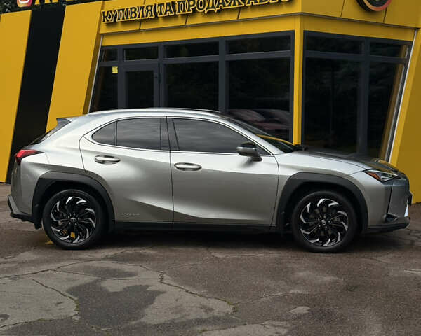 Сірий Лексус UX, об'ємом двигуна 1.99 л та пробігом 80 тис. км за 29000 $, фото 7 на Automoto.ua