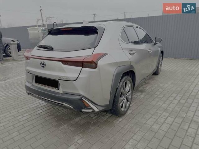 Серый Лексус UX, объемом двигателя 1.99 л и пробегом 80 тыс. км за 29900 $, фото 4 на Automoto.ua