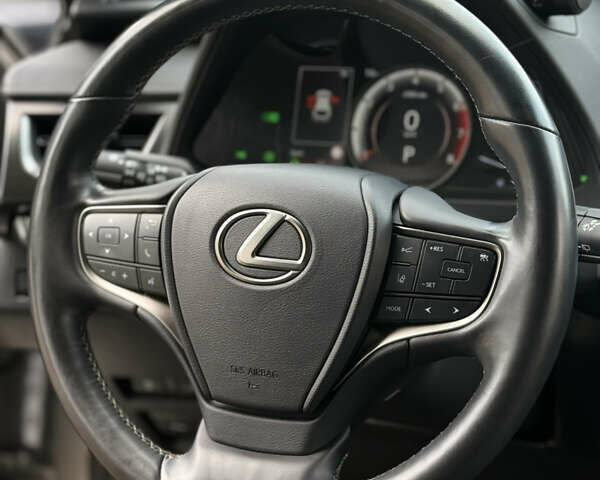 Сірий Лексус UX, об'ємом двигуна 1.99 л та пробігом 80 тис. км за 29000 $, фото 23 на Automoto.ua