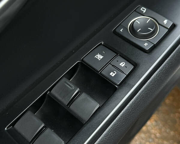 Сірий Лексус UX, об'ємом двигуна 1.99 л та пробігом 80 тис. км за 29000 $, фото 25 на Automoto.ua