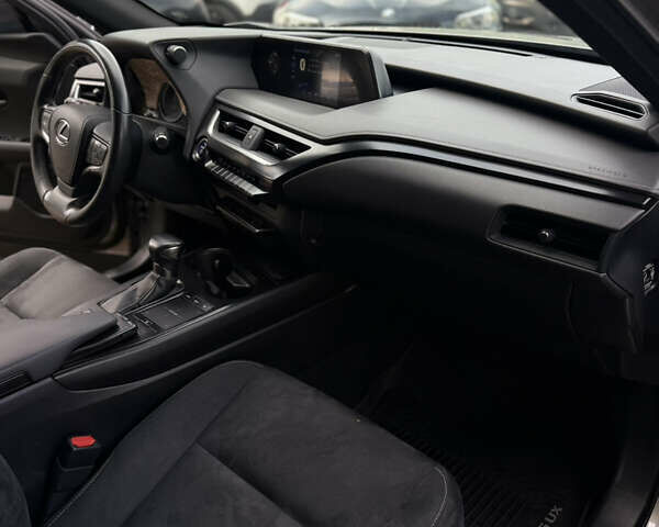 Сірий Лексус UX, об'ємом двигуна 1.99 л та пробігом 80 тис. км за 29000 $, фото 18 на Automoto.ua