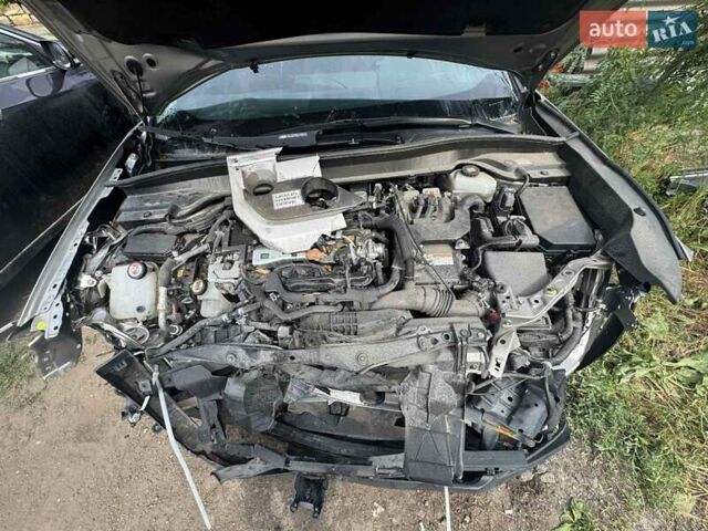 Серый Лексус UX, объемом двигателя 2 л и пробегом 62 тыс. км за 16999 $, фото 3 на Automoto.ua