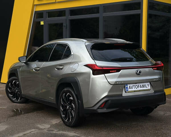 Сірий Лексус UX, об'ємом двигуна 1.99 л та пробігом 80 тис. км за 29000 $, фото 6 на Automoto.ua