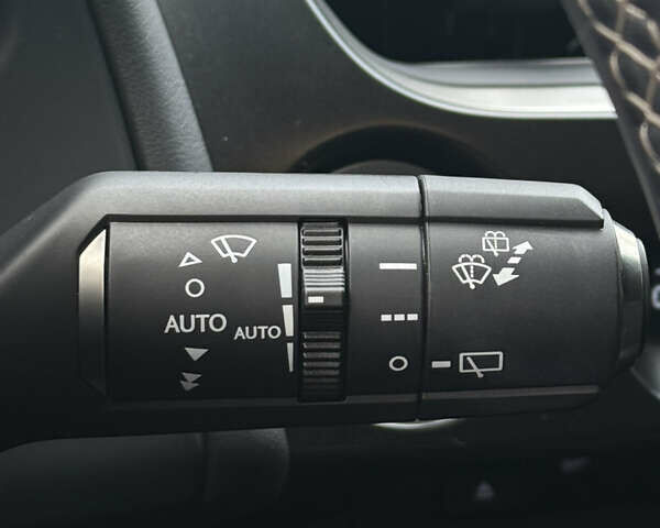 Сірий Лексус UX, об'ємом двигуна 1.99 л та пробігом 80 тис. км за 29000 $, фото 28 на Automoto.ua