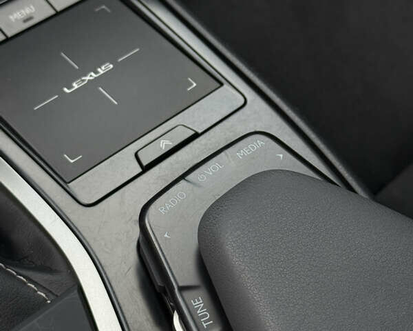 Сірий Лексус UX, об'ємом двигуна 1.99 л та пробігом 80 тис. км за 29000 $, фото 35 на Automoto.ua