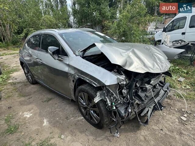 Серый Лексус UX, объемом двигателя 1.99 л и пробегом 62 тыс. км за 17500 $, фото 1 на Automoto.ua