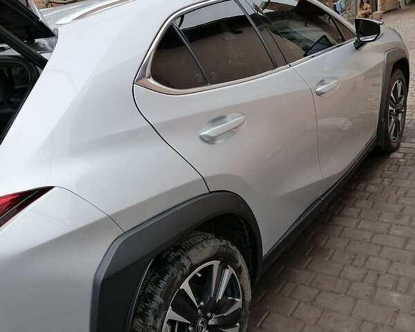 Серый Лексус UX, объемом двигателя 2 л и пробегом 14 тыс. км за 30000 $, фото 8 на Automoto.ua