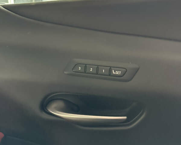 Серый Лексус UX, объемом двигателя 1.99 л и пробегом 99 тыс. км за 18500 $, фото 8 на Automoto.ua