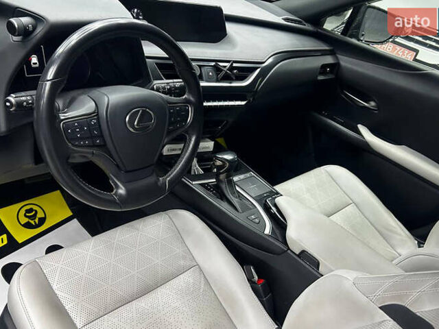 Сірий Лексус UX, об'ємом двигуна 1.99 л та пробігом 106 тис. км за 30400 $, фото 7 на Automoto.ua