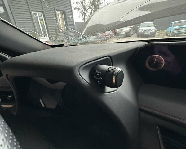 Серый Лексус UX, объемом двигателя 1.99 л и пробегом 99 тыс. км за 18500 $, фото 9 на Automoto.ua