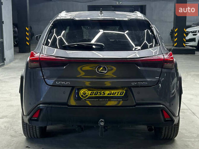 Сірий Лексус UX, об'ємом двигуна 1.99 л та пробігом 106 тис. км за 30400 $, фото 4 на Automoto.ua