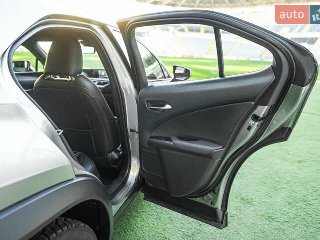 Сірий Лексус UX, об'ємом двигуна 1.99 л та пробігом 52 тис. км за 28500 $, фото 20 на Automoto.ua