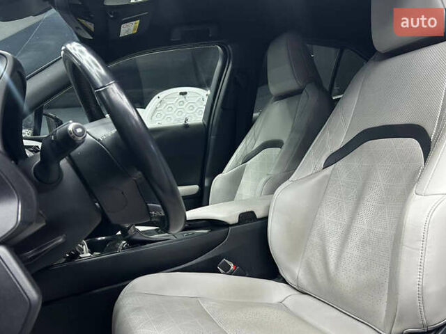 Сірий Лексус UX, об'ємом двигуна 1.99 л та пробігом 106 тис. км за 30400 $, фото 6 на Automoto.ua