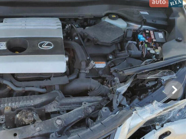 Серый Лексус UX, объемом двигателя 1.99 л и пробегом 99 тыс. км за 18500 $, фото 3 на Automoto.ua