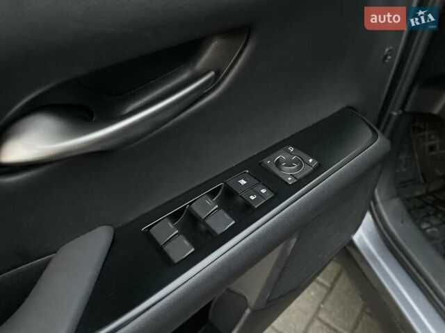 Сірий Лексус UX, об'ємом двигуна 2 л та пробігом 84 тис. км за 27900 $, фото 13 на Automoto.ua