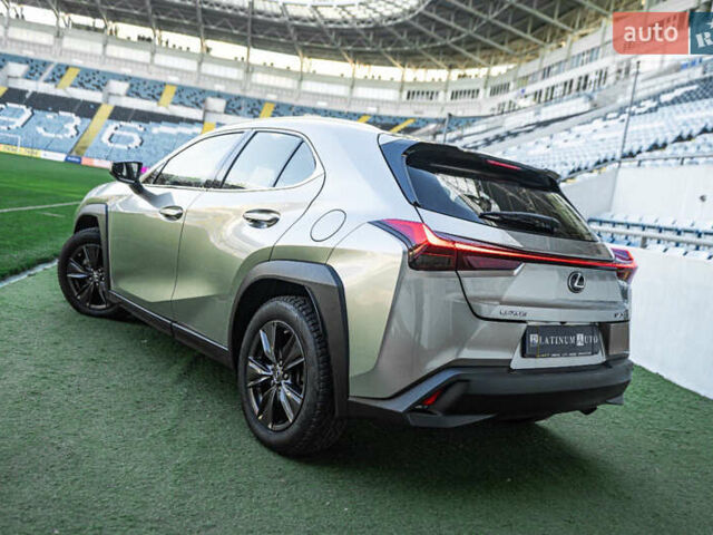 Сірий Лексус UX, об'ємом двигуна 1.99 л та пробігом 52 тис. км за 28500 $, фото 11 на Automoto.ua