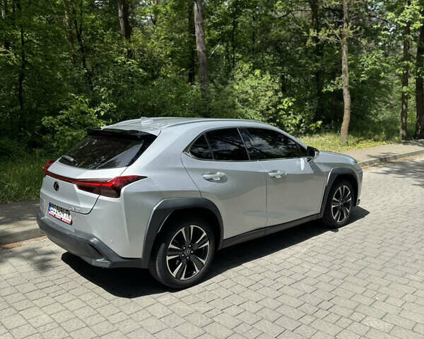 Сірий Лексус UX, об'ємом двигуна 1.99 л та пробігом 40 тис. км за 25500 $, фото 7 на Automoto.ua