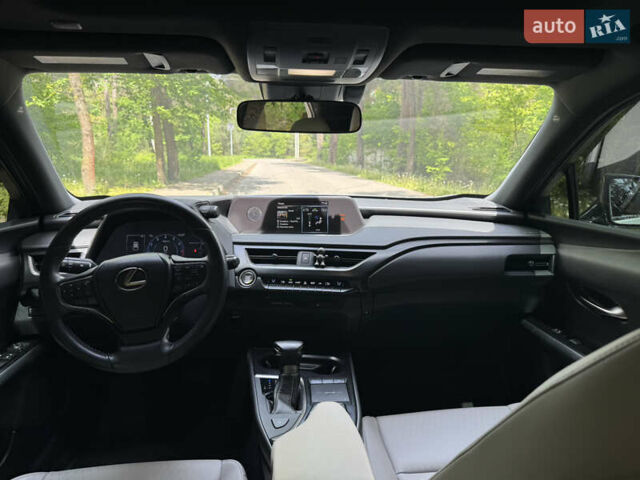 Сірий Лексус UX, об'ємом двигуна 1.99 л та пробігом 40 тис. км за 25500 $, фото 19 на Automoto.ua