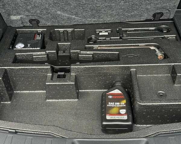 Сірий Лексус UX, об'ємом двигуна 1.99 л та пробігом 48 тис. км за 32000 $, фото 7 на Automoto.ua
