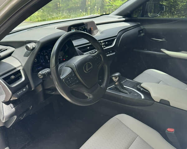 Сірий Лексус UX, об'ємом двигуна 1.99 л та пробігом 40 тис. км за 25500 $, фото 53 на Automoto.ua