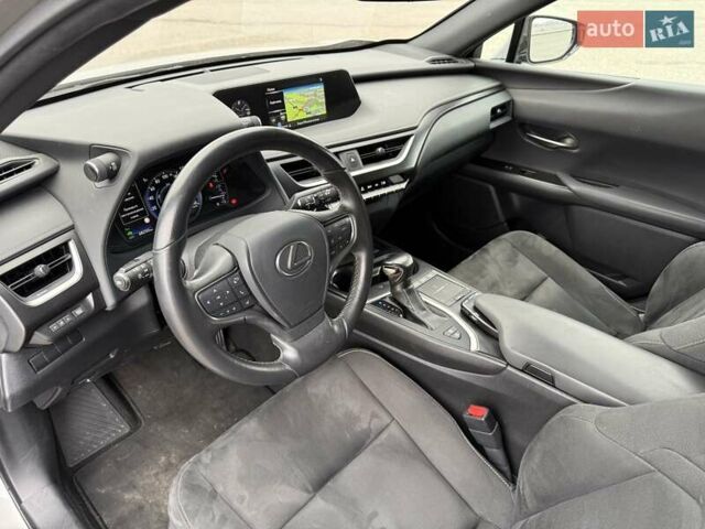 Серый Лексус UX, объемом двигателя 1.99 л и пробегом 68 тыс. км за 27800 $, фото 13 на Automoto.ua