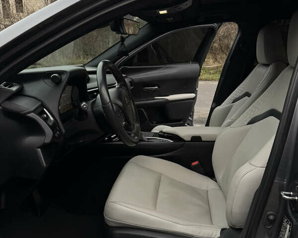 Сірий Лексус UX, об'ємом двигуна 1.99 л та пробігом 115 тис. км за 27500 $, фото 9 на Automoto.ua