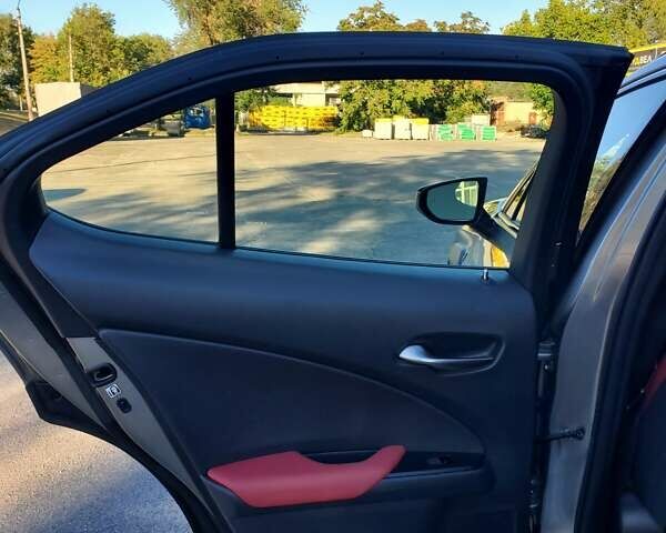 Сірий Лексус UX, об'ємом двигуна 2 л та пробігом 67 тис. км за 27500 $, фото 21 на Automoto.ua