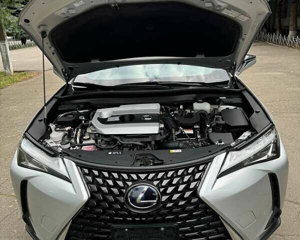 Сірий Лексус UX, об'ємом двигуна 1.99 л та пробігом 48 тис. км за 32000 $, фото 1 на Automoto.ua