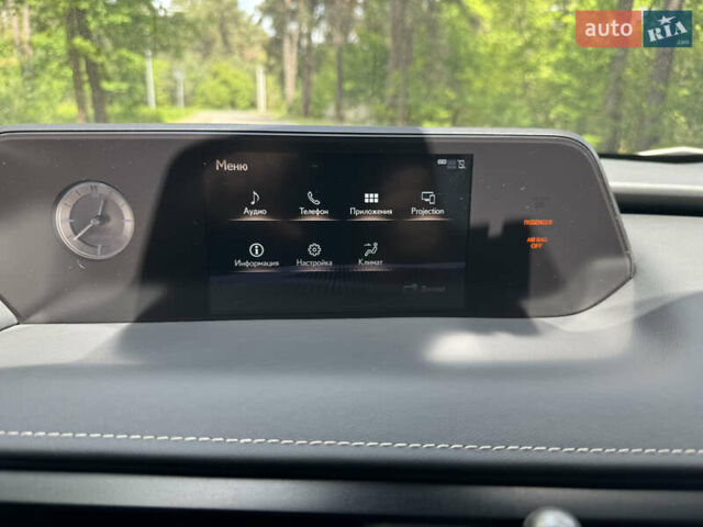 Сірий Лексус UX, об'ємом двигуна 1.99 л та пробігом 40 тис. км за 25500 $, фото 17 на Automoto.ua