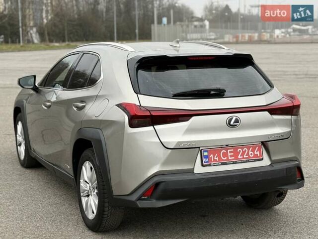 Серый Лексус UX, объемом двигателя 1.99 л и пробегом 68 тыс. км за 27800 $, фото 4 на Automoto.ua