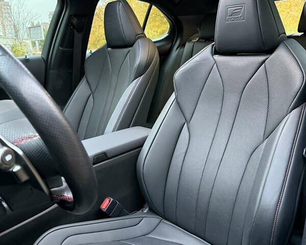 Лексус UX 2020 у Дніпро (Дніпропетровську) на Automoto.ua Сірий Лексус UX, об'ємом двигуна 2 л та пробігом 33 тис. км за 30900 $, фото 2 на Automoto.ua