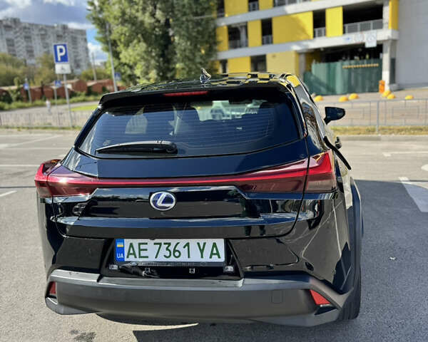 Серый Лексус UX, объемом двигателя 0 л и пробегом 55 тыс. км за 24500 $, фото 3 на Automoto.ua