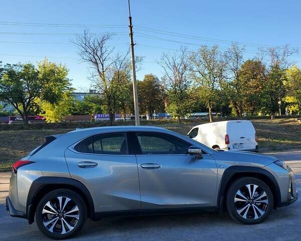 Сірий Лексус UX, об'ємом двигуна 2 л та пробігом 67 тис. км за 27500 $, фото 5 на Automoto.ua