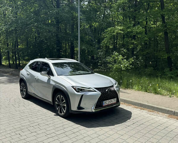 Сірий Лексус UX, об'ємом двигуна 1.99 л та пробігом 40 тис. км за 25500 $, фото 1 на Automoto.ua