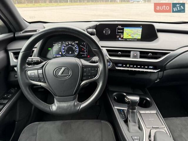 Серый Лексус UX, объемом двигателя 1.99 л и пробегом 68 тыс. км за 27800 $, фото 19 на Automoto.ua