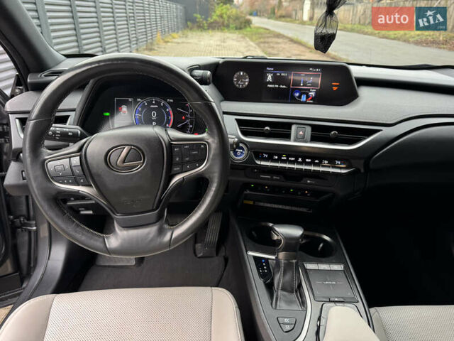Сірий Лексус UX, об'ємом двигуна 1.99 л та пробігом 115 тис. км за 27500 $, фото 20 на Automoto.ua