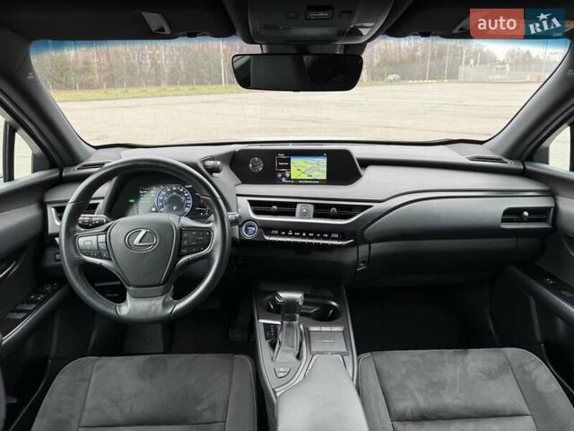 Серый Лексус UX, объемом двигателя 1.99 л и пробегом 68 тыс. км за 27800 $, фото 22 на Automoto.ua