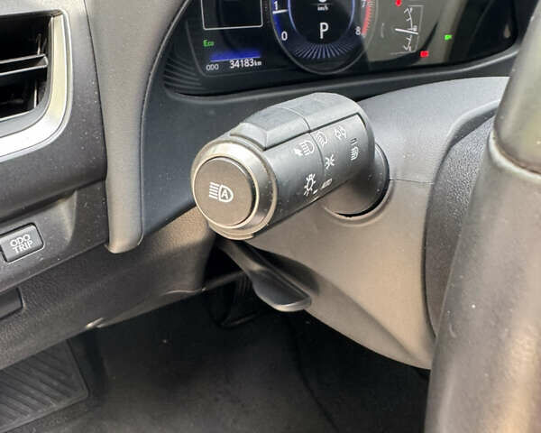 Сірий Лексус UX, об'ємом двигуна 1.99 л та пробігом 40 тис. км за 25500 $, фото 39 на Automoto.ua