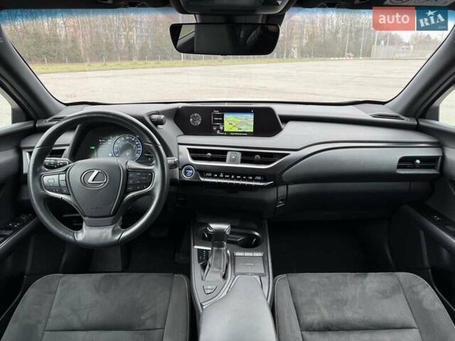 Серый Лексус UX, объемом двигателя 1.99 л и пробегом 68 тыс. км за 27800 $, фото 21 на Automoto.ua