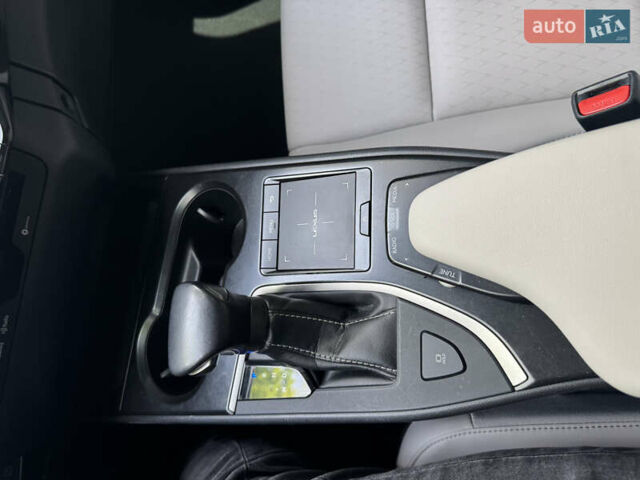 Сірий Лексус UX, об'ємом двигуна 1.99 л та пробігом 40 тис. км за 25500 $, фото 25 на Automoto.ua