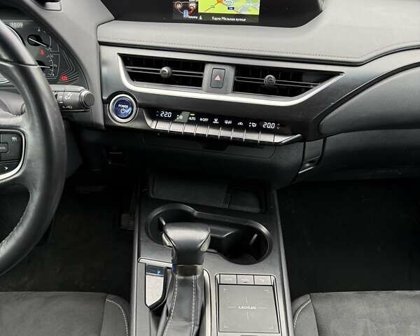 Серый Лексус UX, объемом двигателя 1.99 л и пробегом 68 тыс. км за 27800 $, фото 20 на Automoto.ua