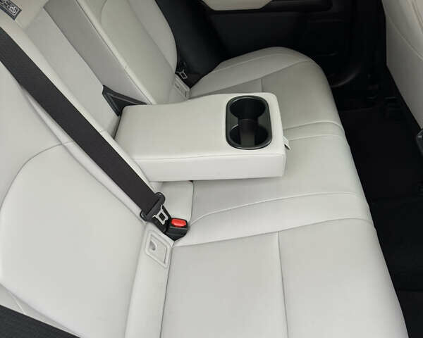 Сірий Лексус UX, об'ємом двигуна 1.99 л та пробігом 115 тис. км за 27500 $, фото 26 на Automoto.ua