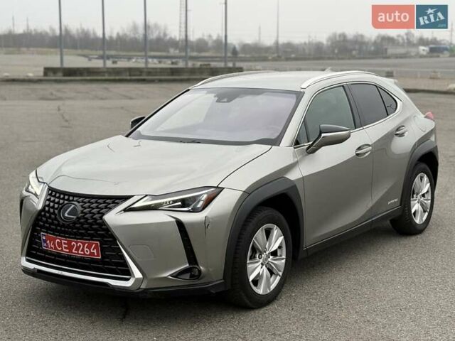 Серый Лексус UX, объемом двигателя 1.99 л и пробегом 68 тыс. км за 27800 $, фото 2 на Automoto.ua